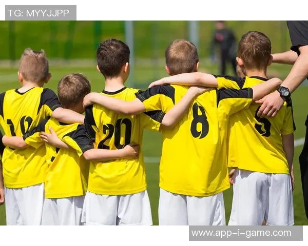 足球运动带来的身心健康提升与团队合作精神培养的多重优势分析